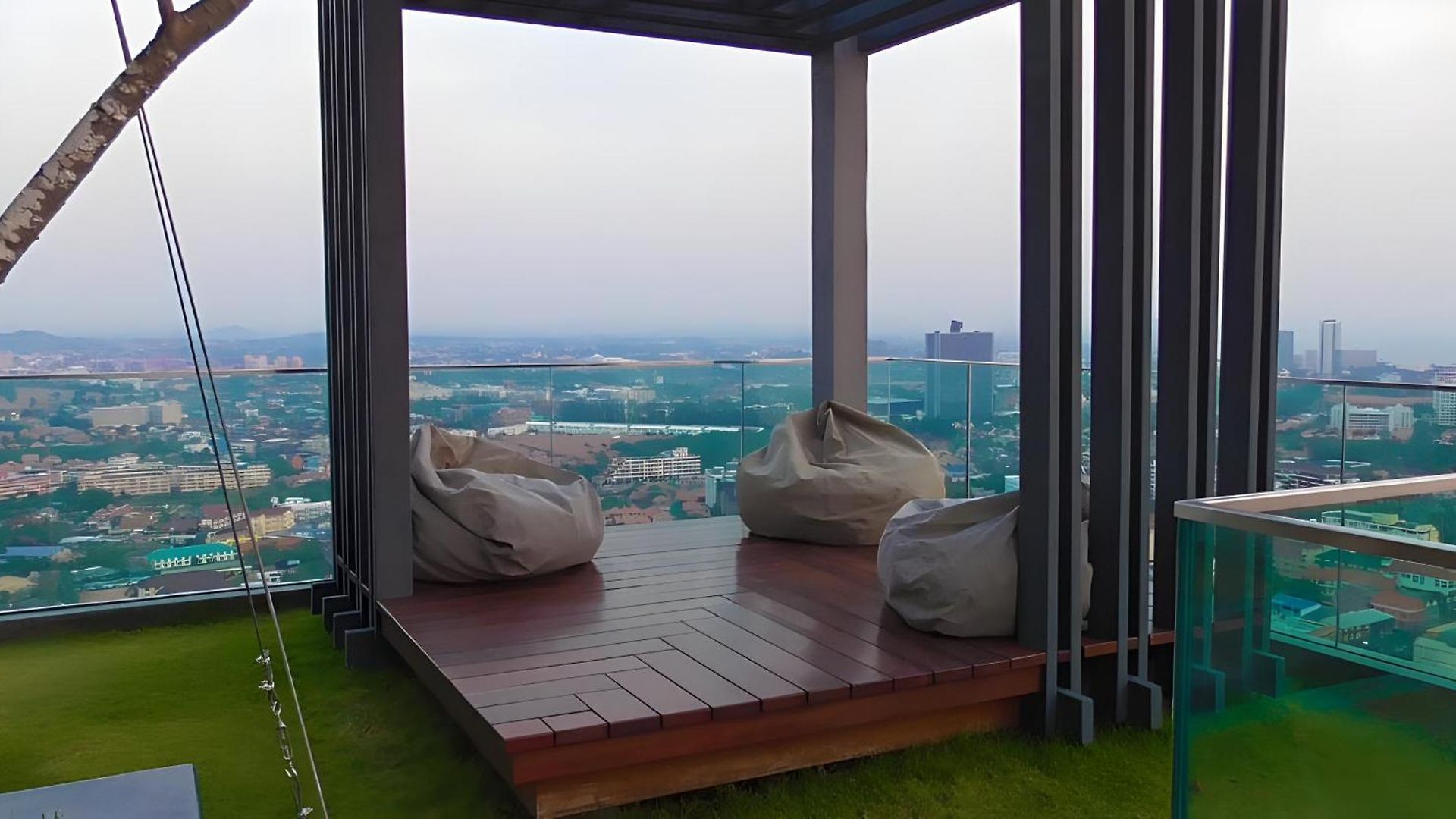 Sea View 2 Bedroom Next To Pier & Walking Street *