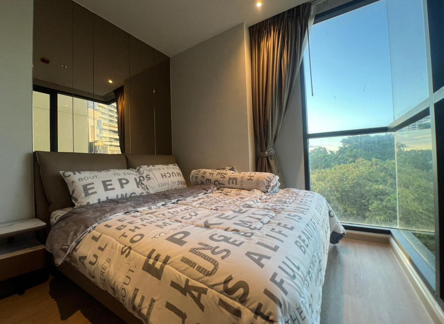 2 Bed Rare Unit With Bath Tub - Sea View Pattaya