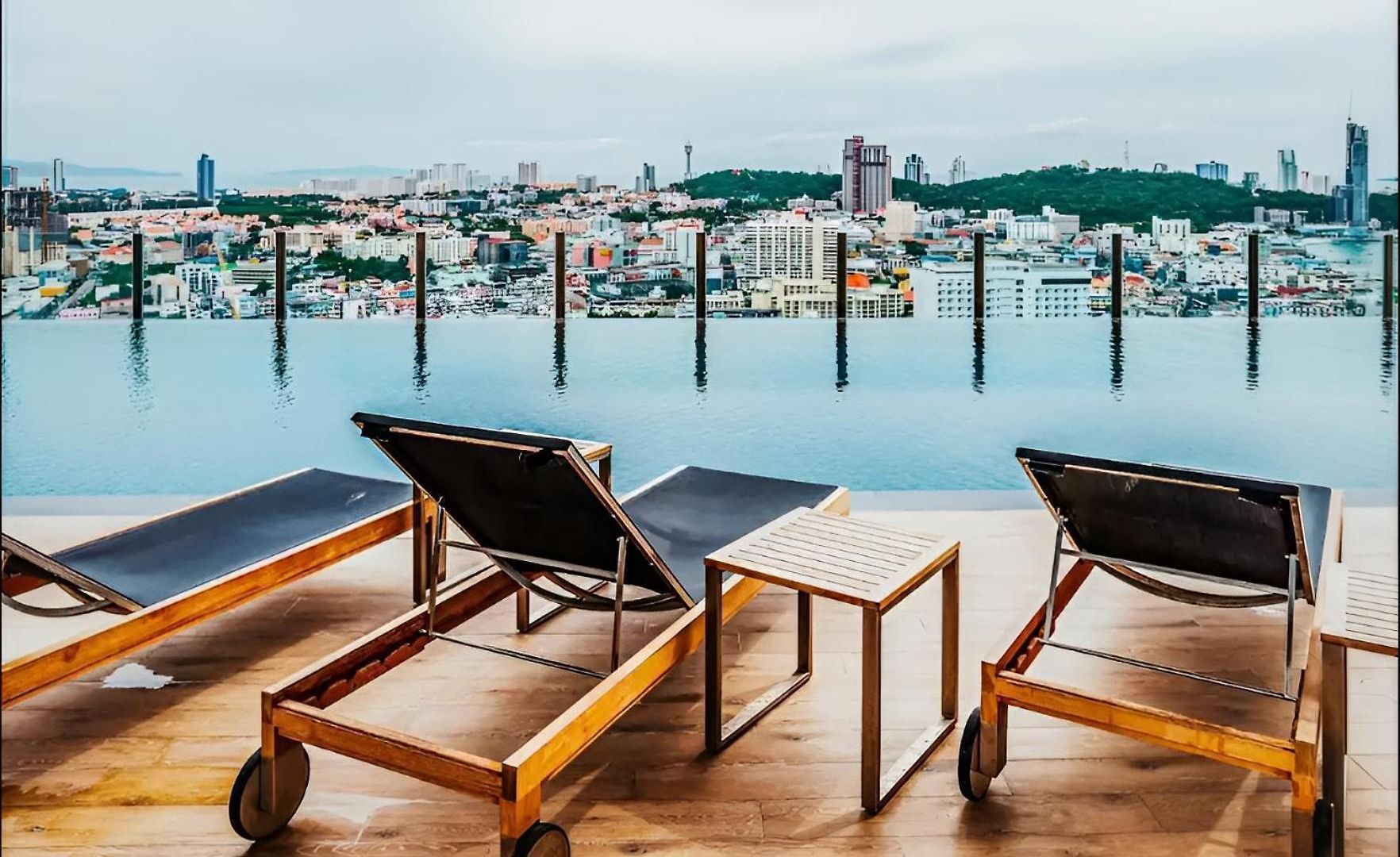 In With Rooftop Pool Apartment *