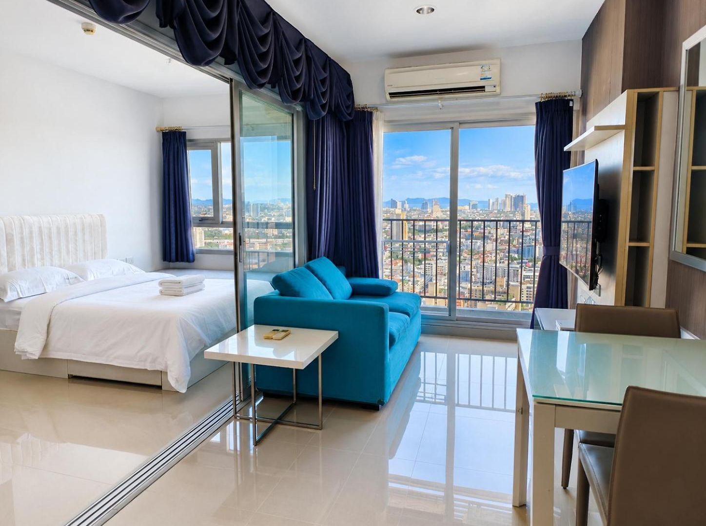 Centric Sea By Allen Apartment