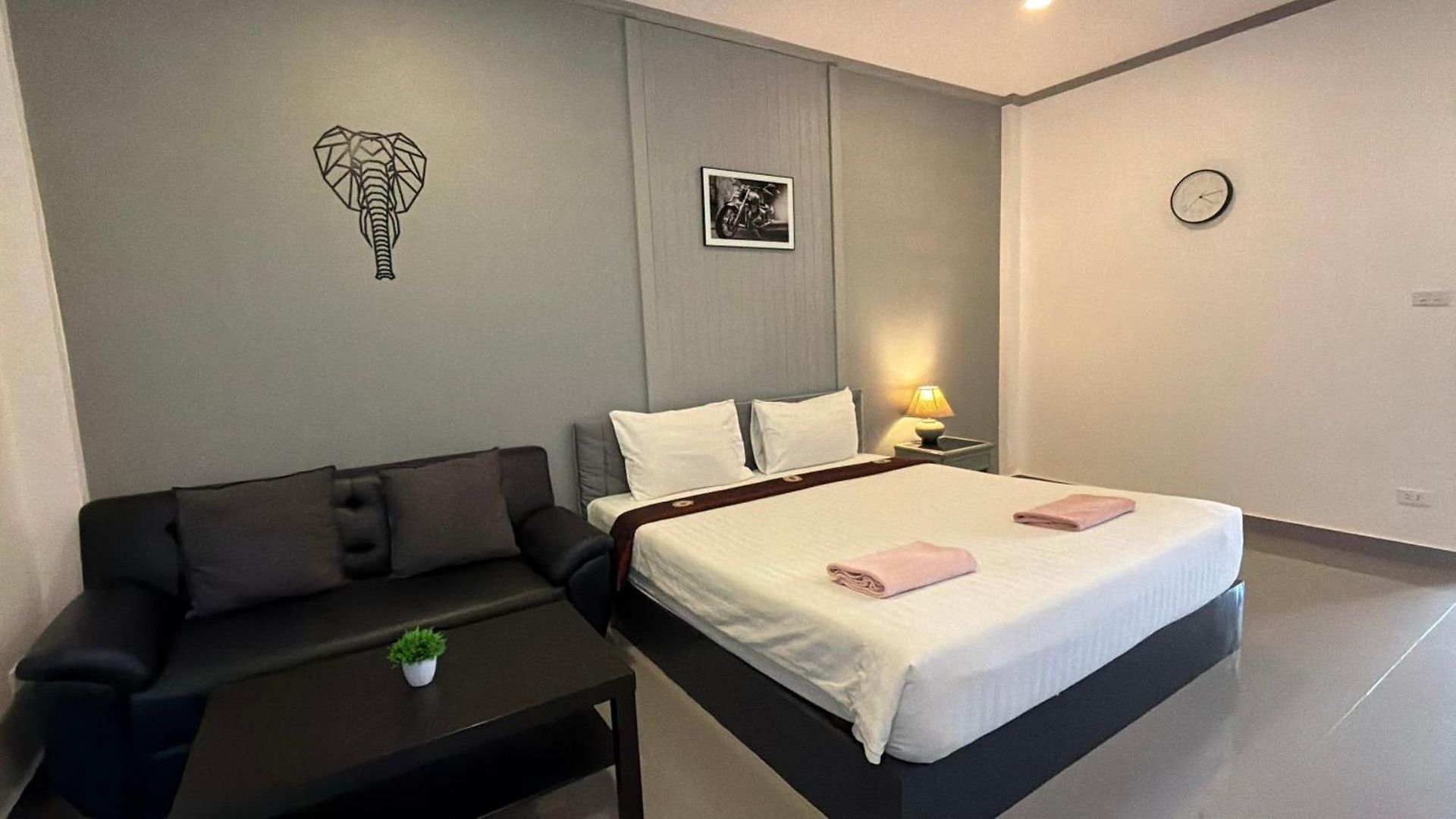 Del Max เดล แม็กซ์ พัทยา Apartment *