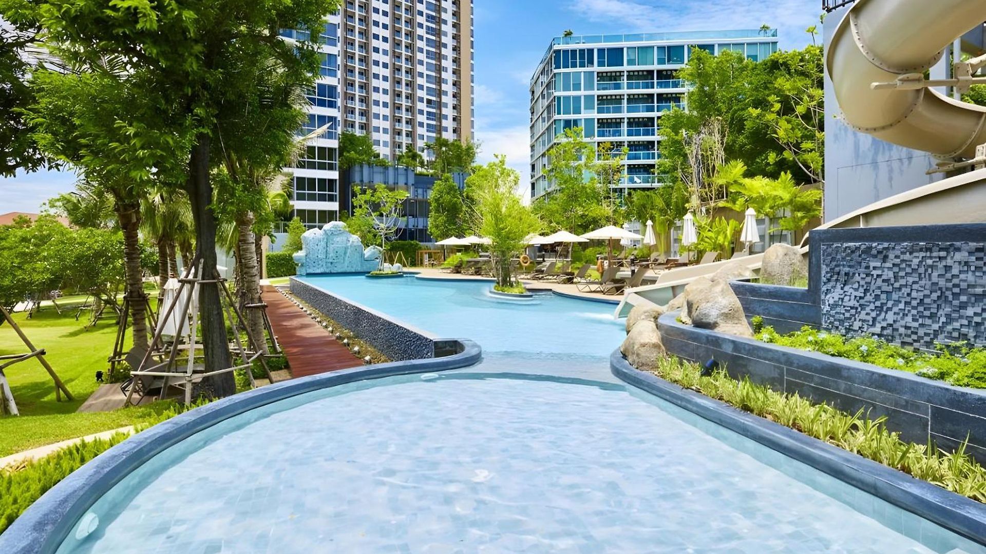 Sea View 2 Bedroom Next To Pier & Walking Street Apartment *