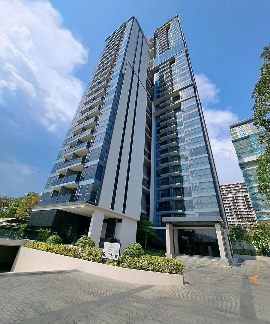 2 Bed Rare Unit With Bath Tub - Sea View *