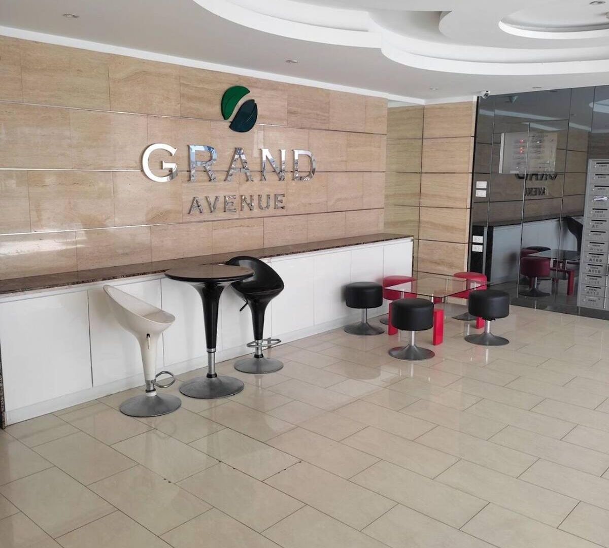 Vacation & & Grand Avenue *