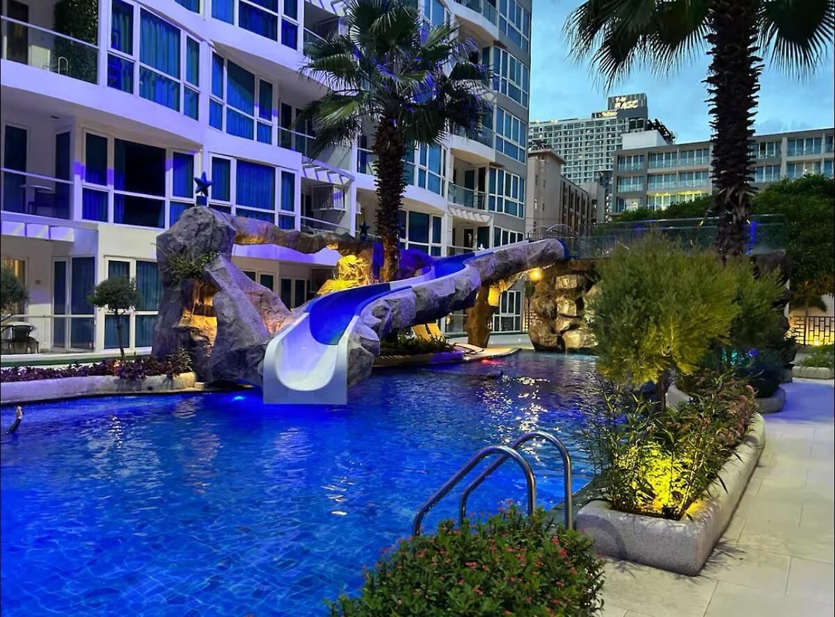 Apartment Brand New Condo! Grand Avenue &