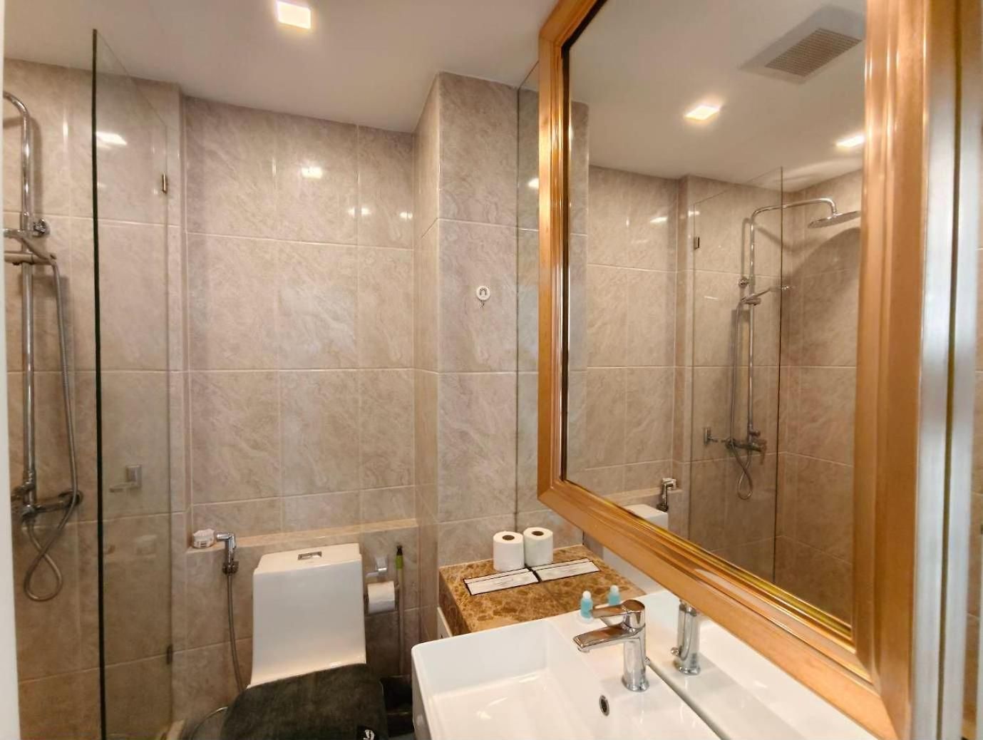 Luxury At Empire Tower