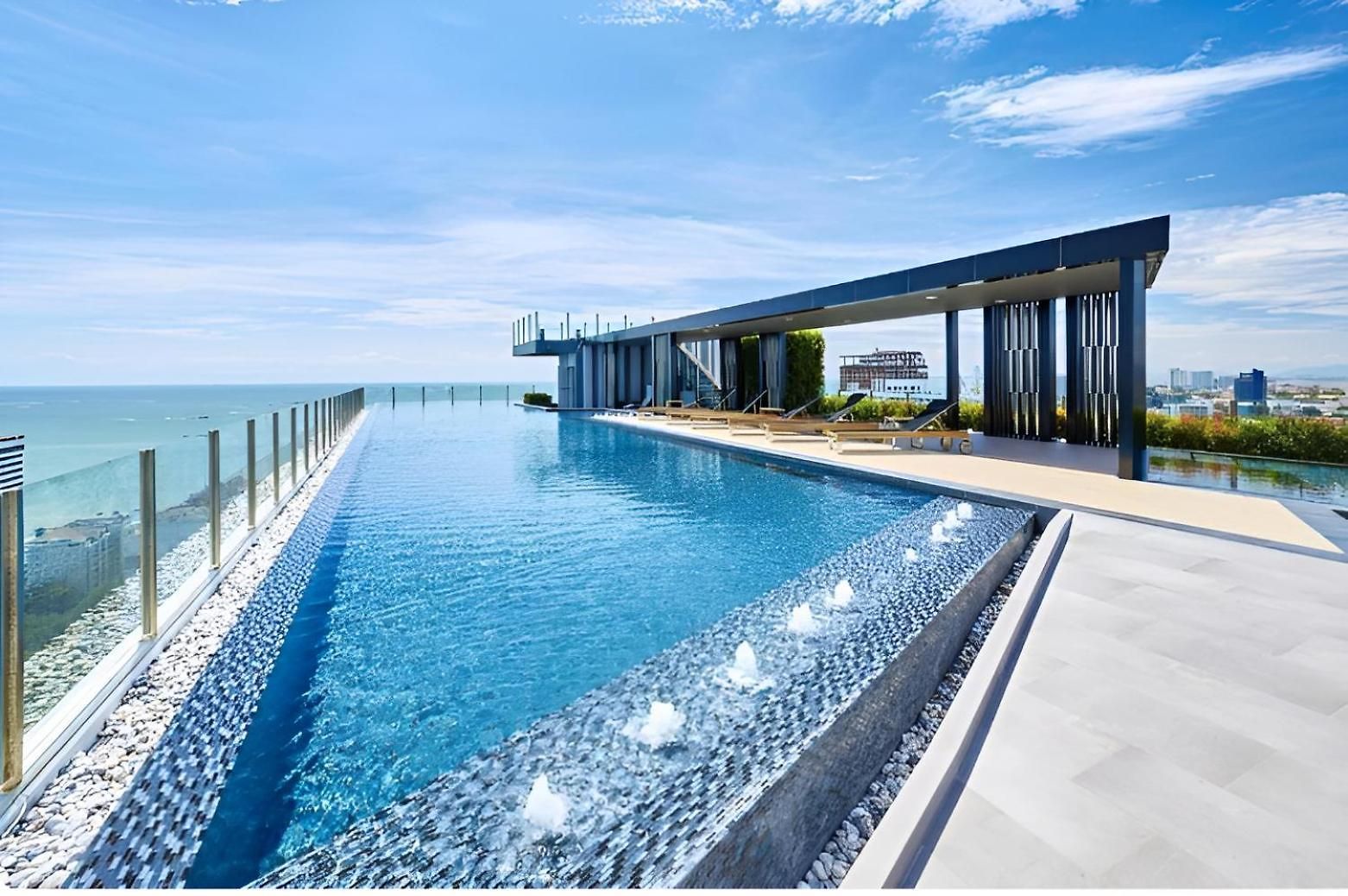 Next To And Mall * Pattaya