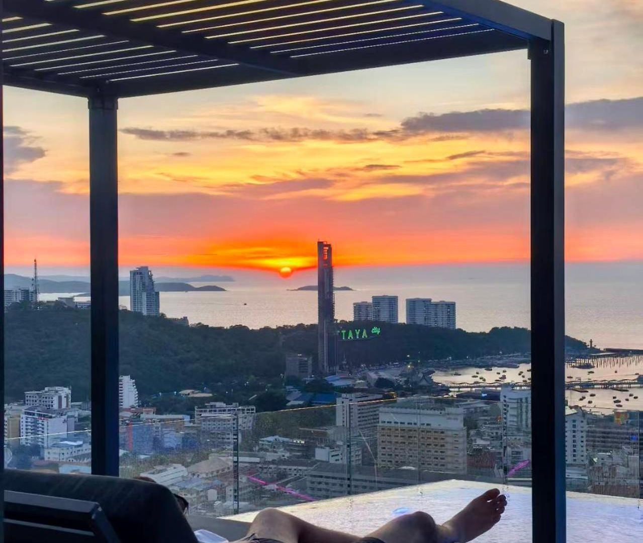 Arcadia Millennium Tower Apartment *