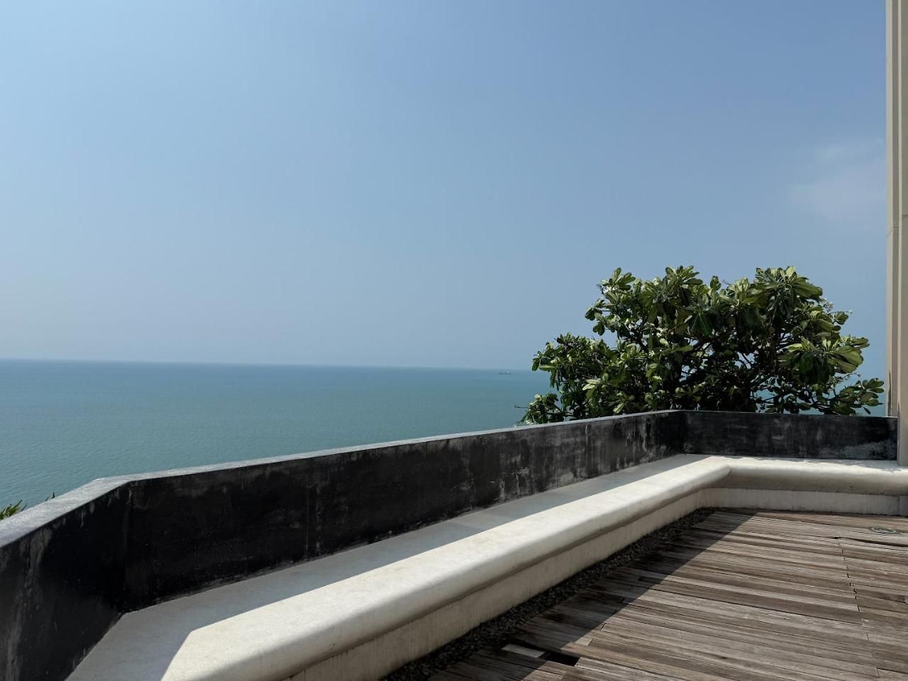 Cozy 2br L Sea View L Pool And Gym Apartment