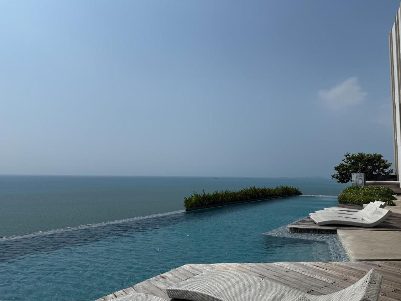 Cozy 2br L Sea View L Pool And Gym Apartment Pattaya