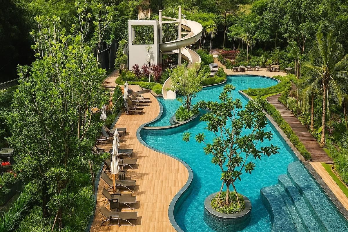 Apartment Luxury Balcony View With Open Sky And Greenery Pattaya