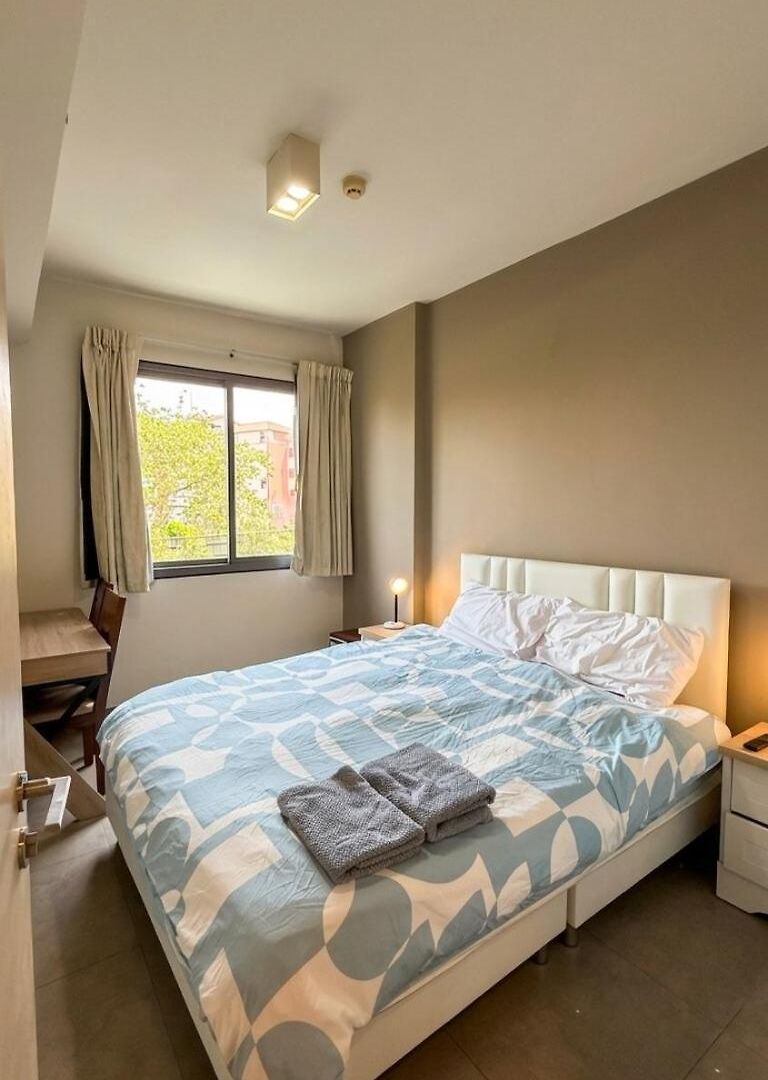 Luxury Balcony View With Open Sky And Greenery Apartment *