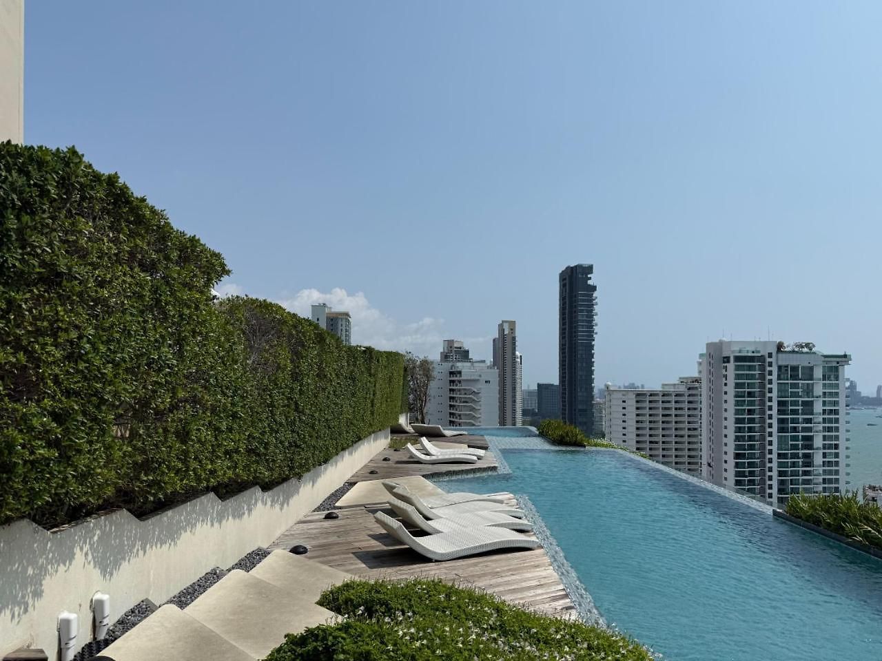 Cozy 2br L Sea View L Pool And Gym Apartment Pattaya