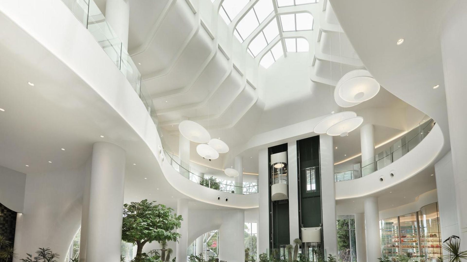 Grande Centre Point Voyage Hotel