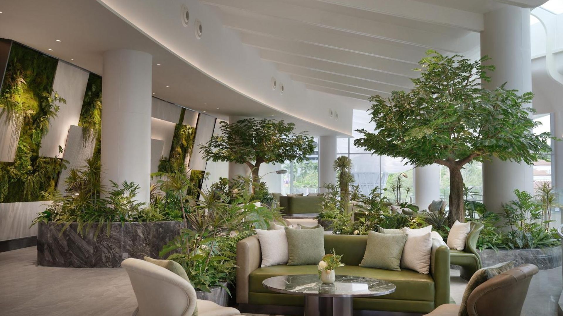 Grande Centre Point Voyage Hotel