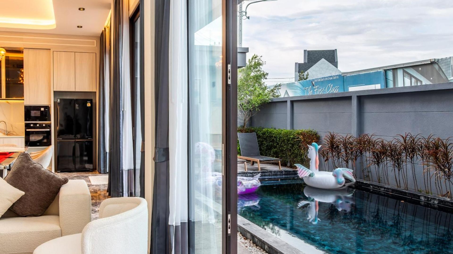 Bang Bang Pool Villa *