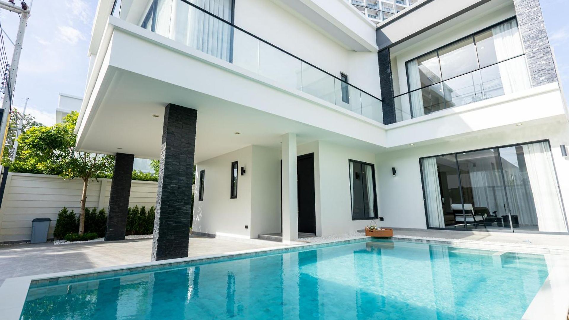 Lv Luxury Pool * Pattaya
