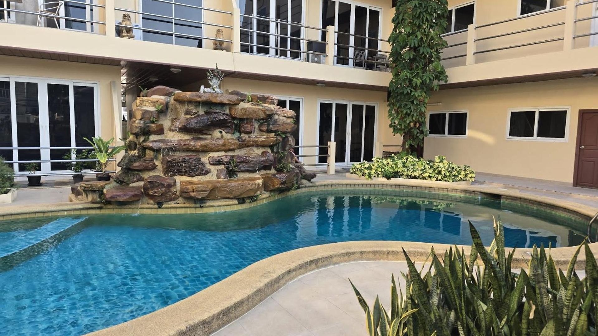 Moonlight Pratumnak Soi 6 Apartment Pattaya