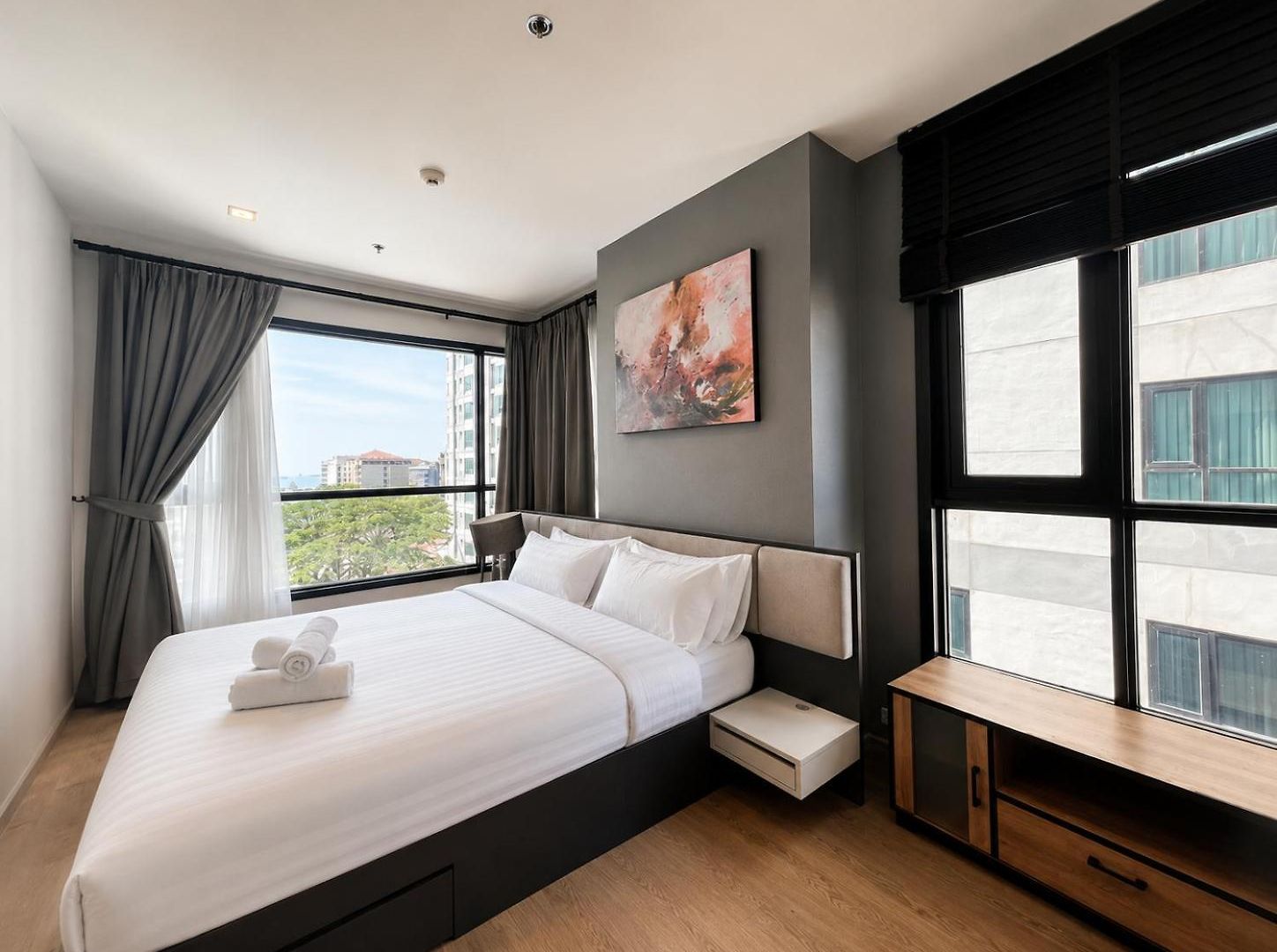 Apartment Luxury 70sqm 2br Next To And Mall Pattaya