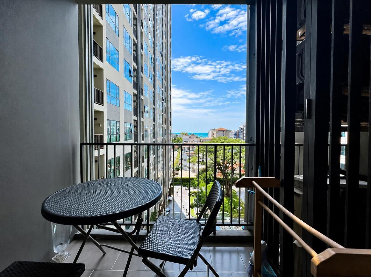 Luxury 70sqm 2br Next To And Mall Apartment *