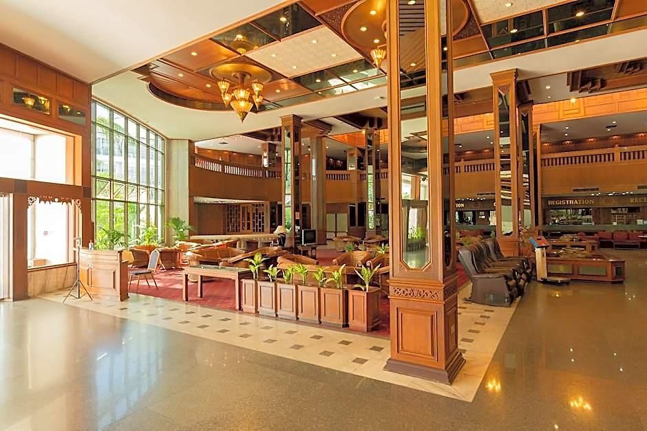 รายัล ทวินส์ พาเลซ โรงแรม 4*