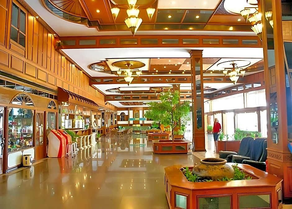รายัล ทวินส์ พาเลซ โรงแรม 4*