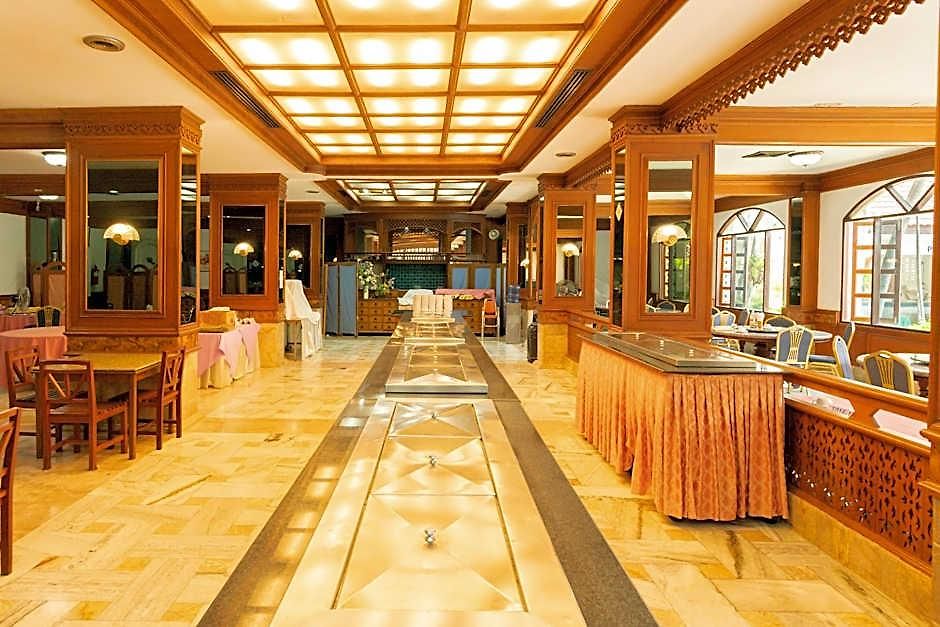 โรงแรม รายัล ทวินส์ พาเลซ