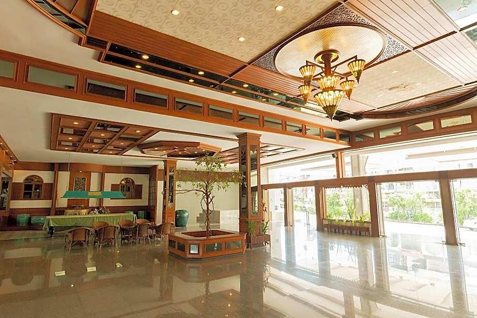 รายัล ทวินส์ พาเลซ โรงแรม 4*