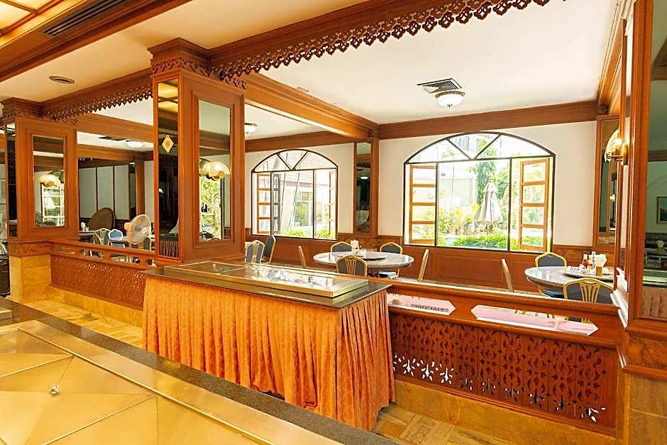 รายัล ทวินส์ พาเลซ โรงแรม 4*