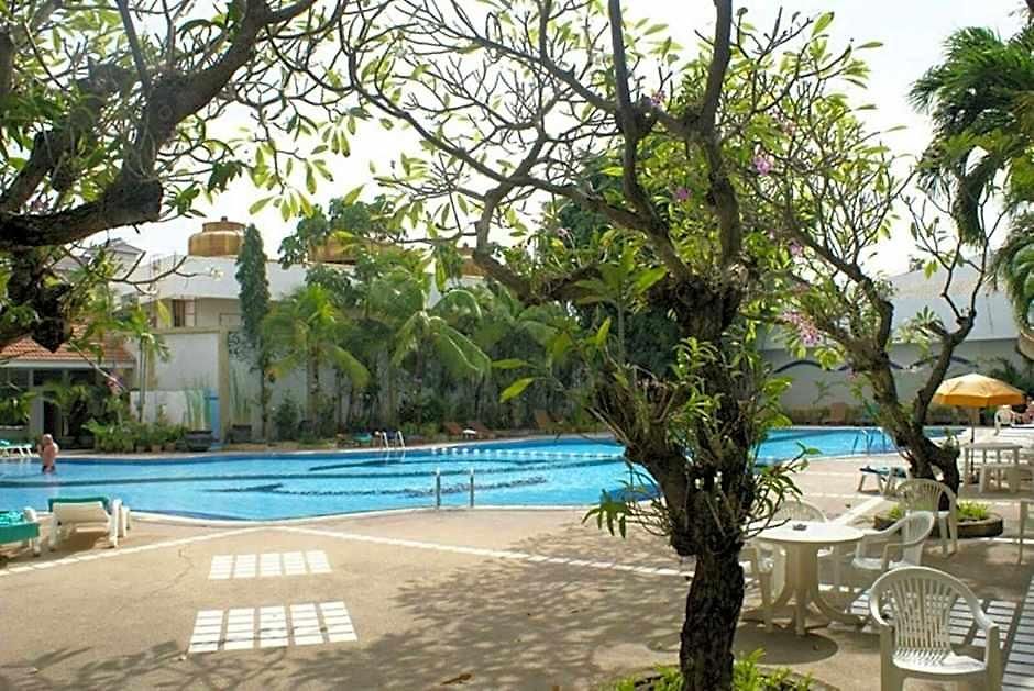 รายัล ทวินส์ พาเลซ โรงแรม 4*