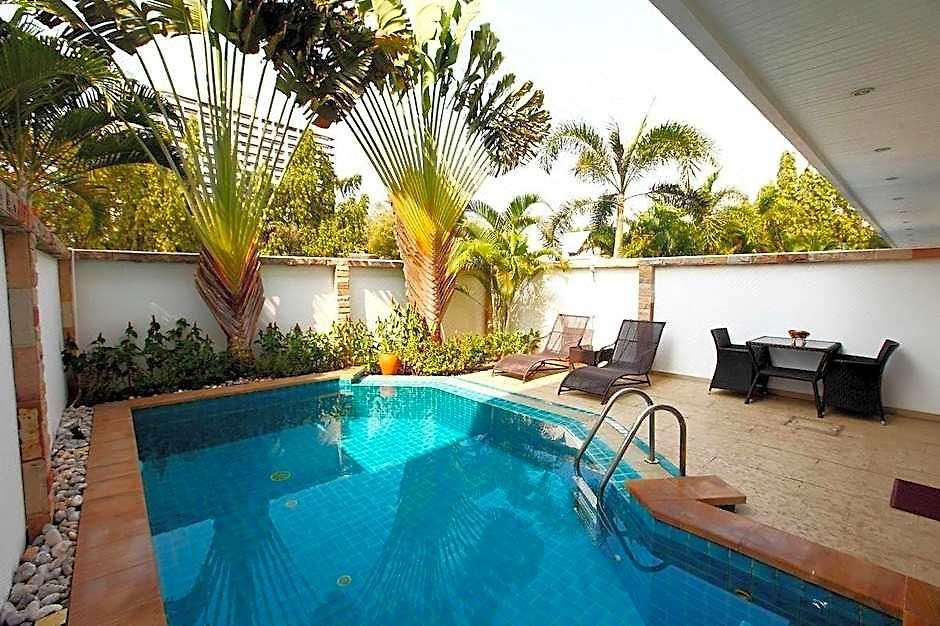 Hidden Palm Pool