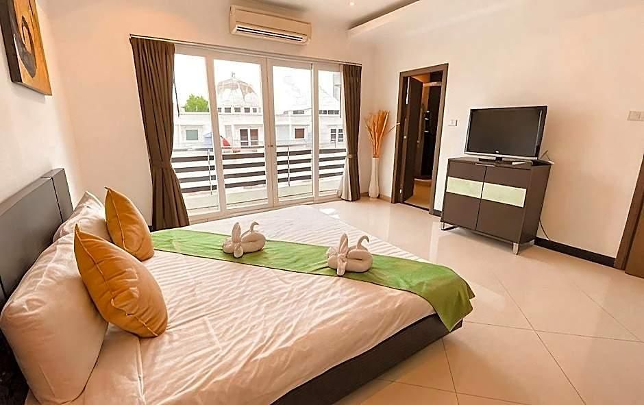 Hotel Hidden Palm Pool 3*