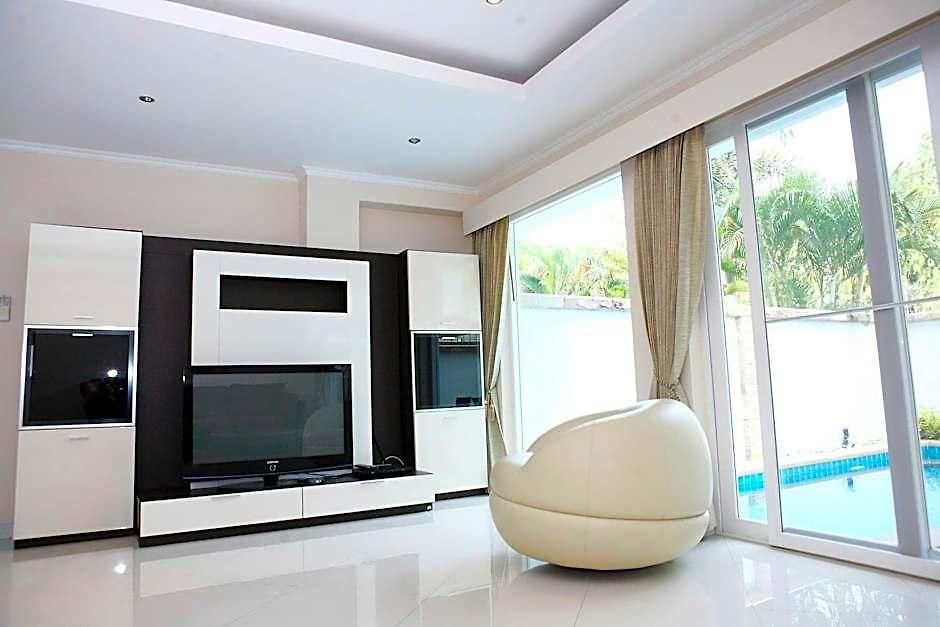 Hidden Palm Pool Pattaya