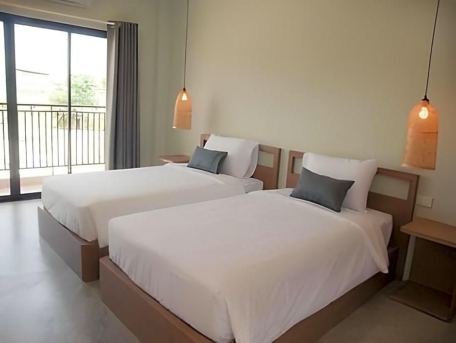 Yellow Moon Hotel 2*