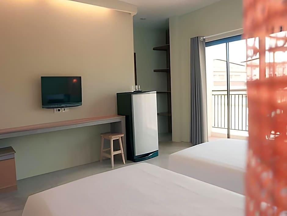 Hotel Yellow Moon
