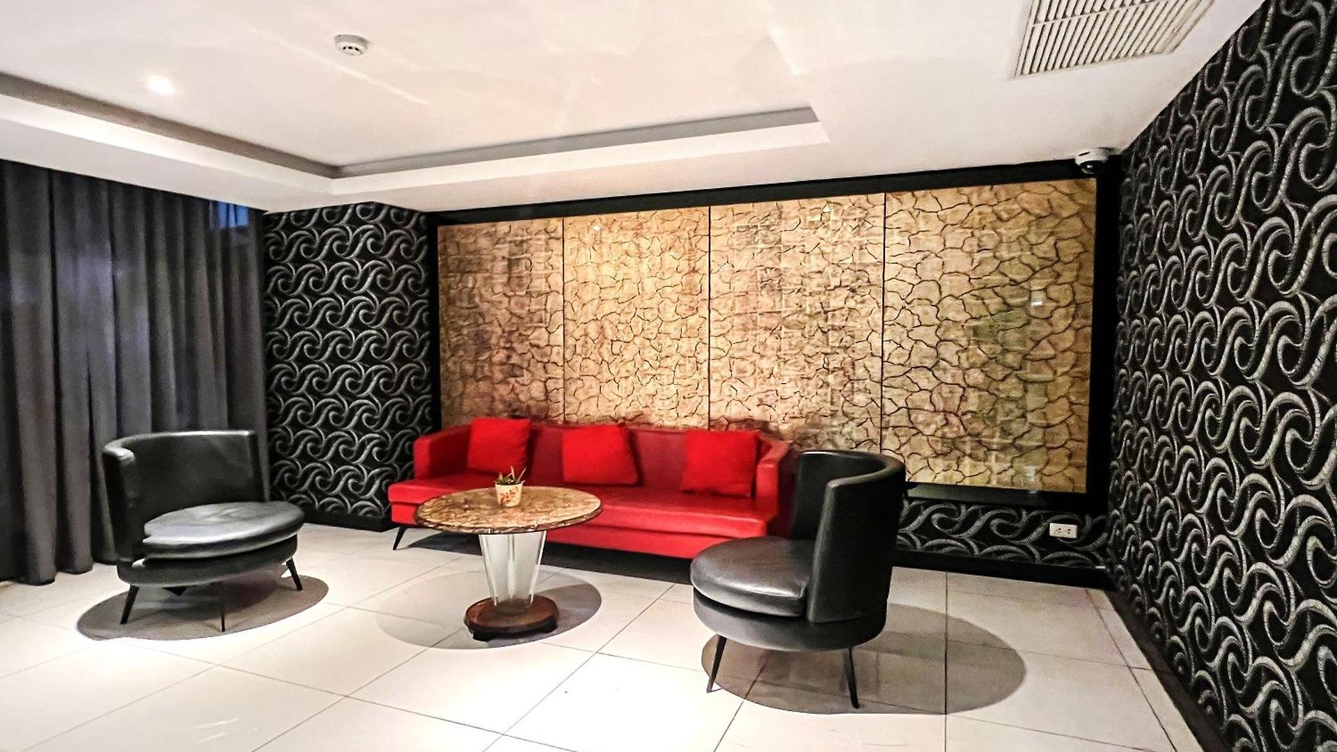 โรงแรม Nova By Compass Hospitality 4*
