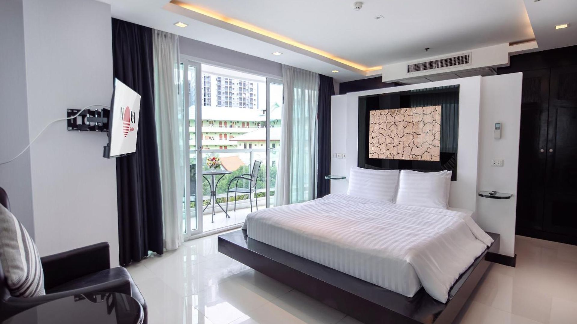 โรงแรม Nova By Compass Hospitality