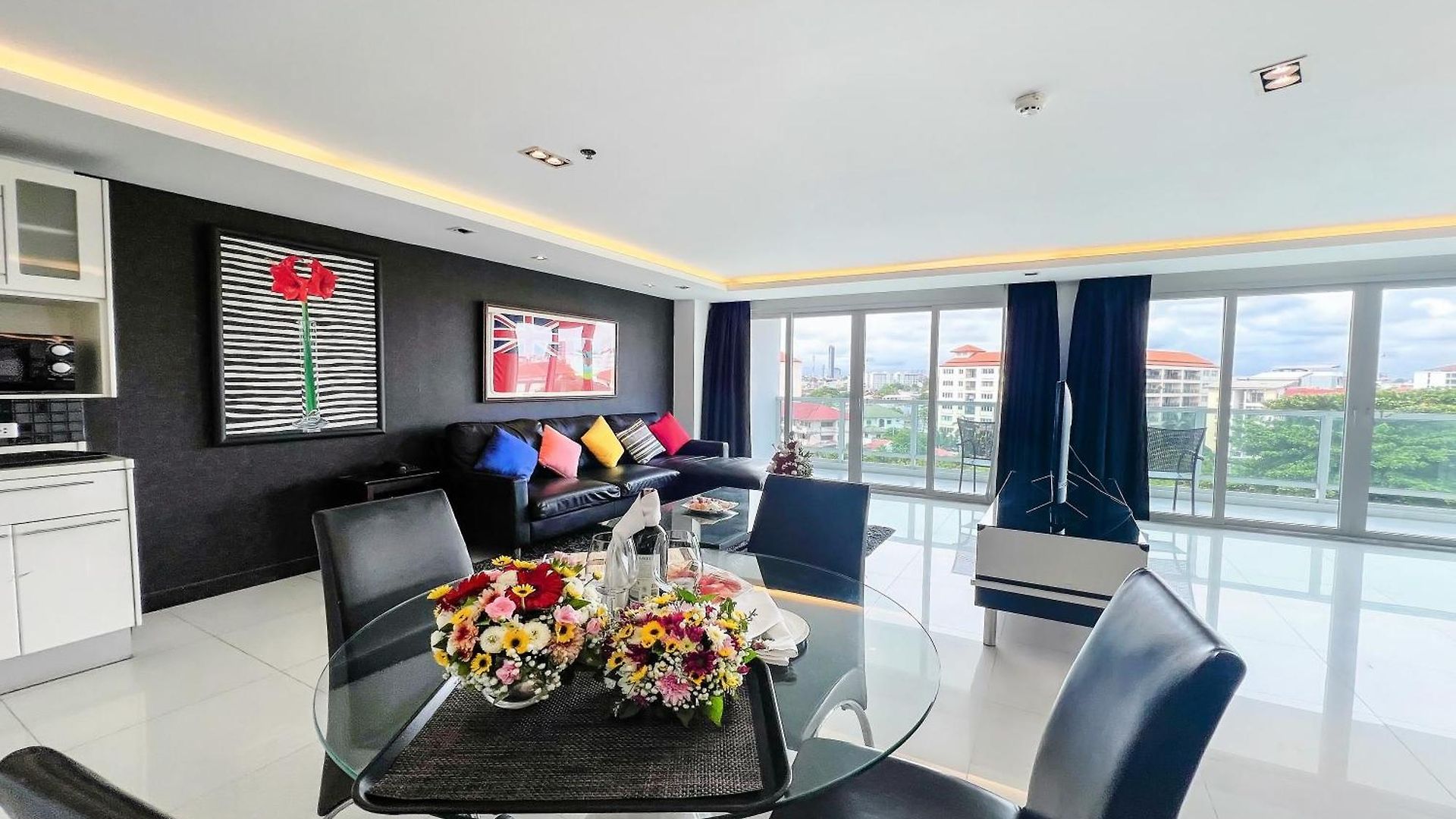 โรงแรม Nova By Compass Hospitality 4*