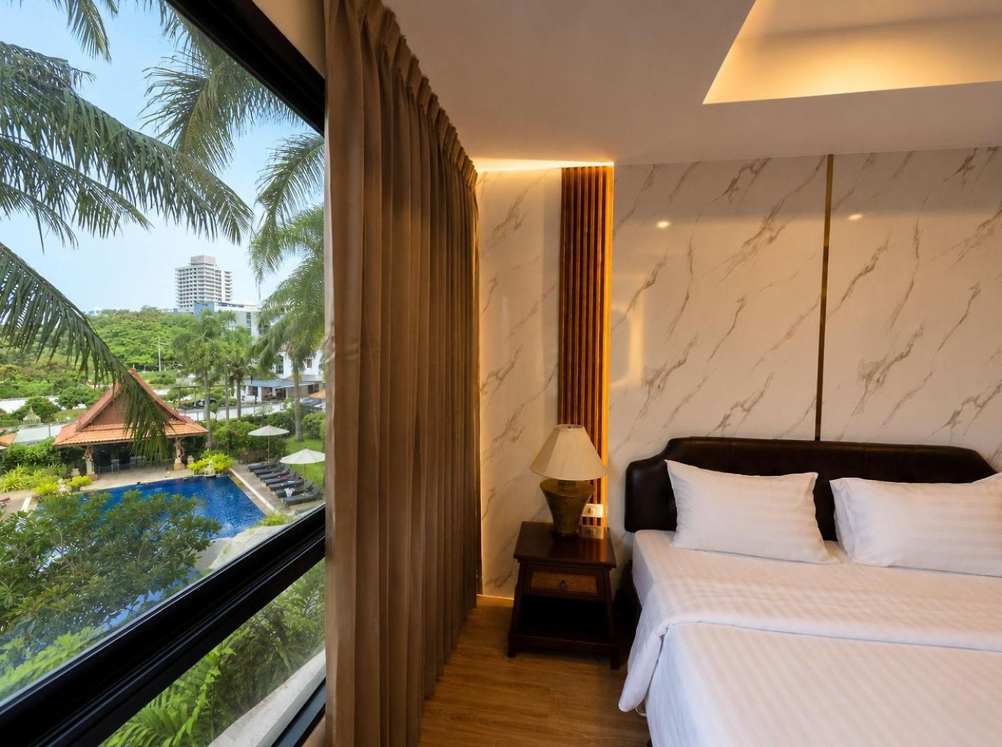 โรงแรม Nova Park
