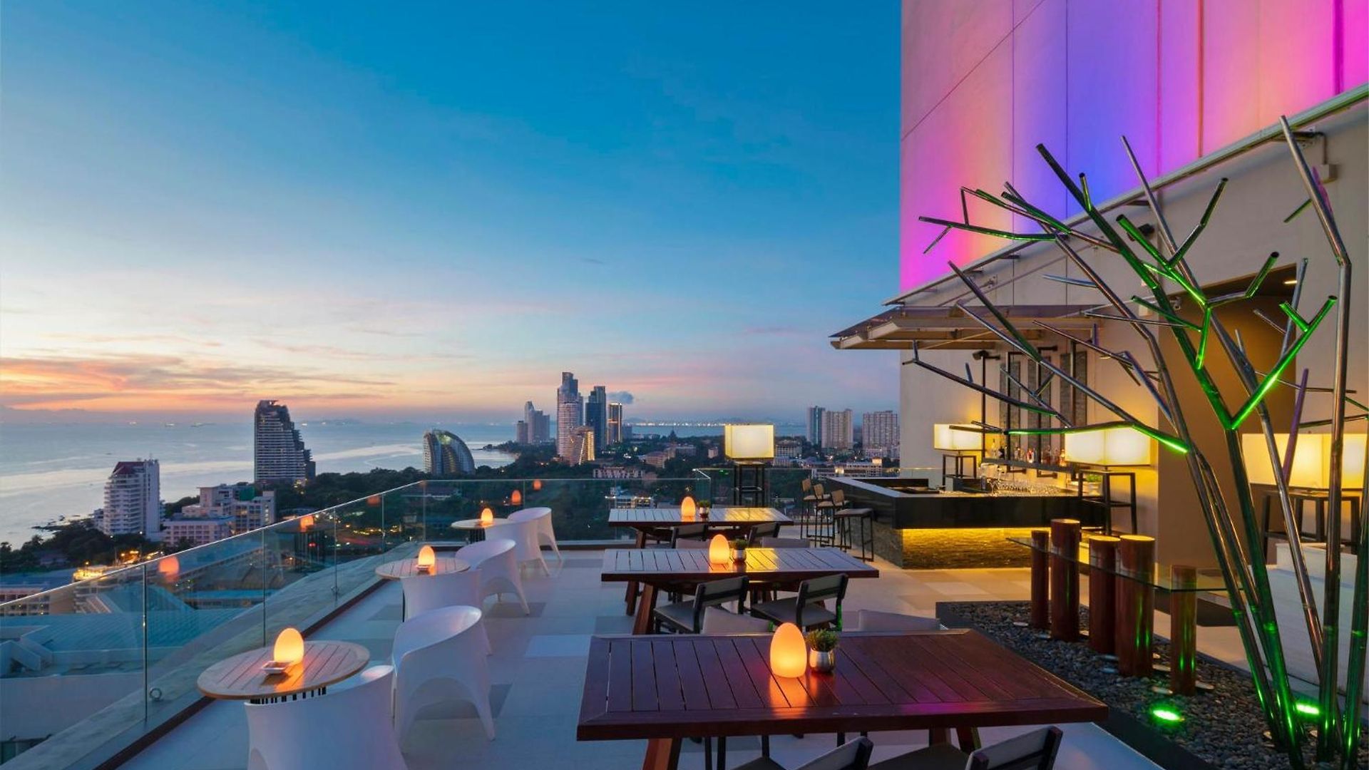 โรงแรมฮอลิเดย์อินน์ พัทยา โรงแรม 5*