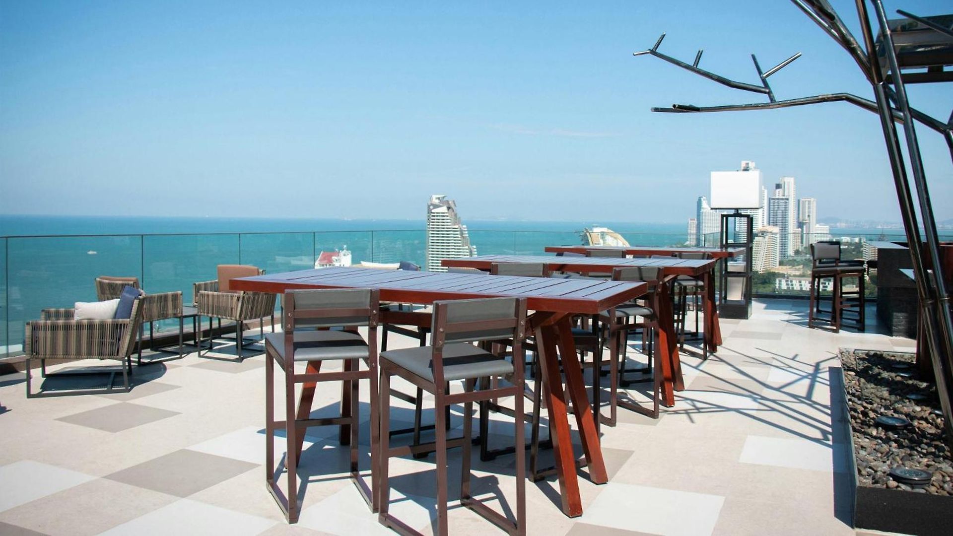 โรงแรม โรงแรมฮอลิเดย์อินน์ พัทยา Pattaya