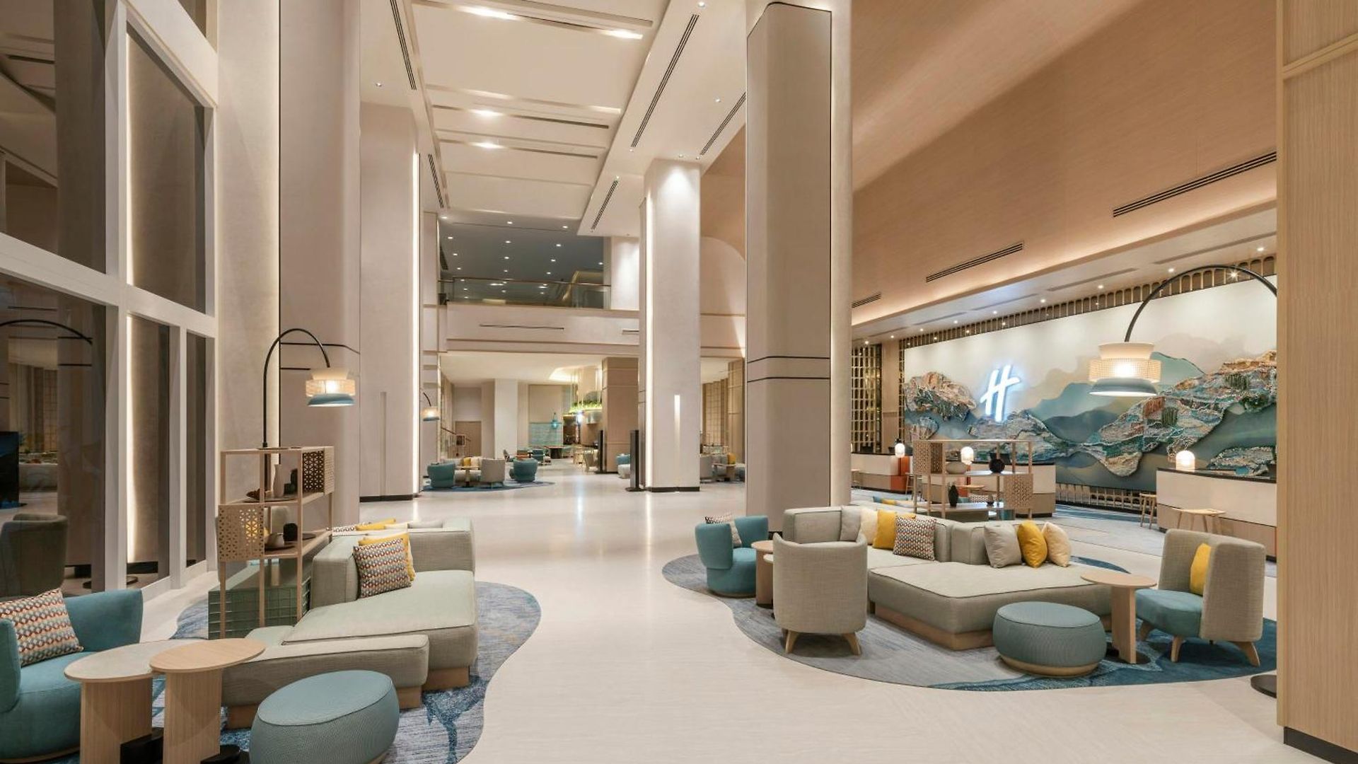 โรงแรม โรงแรมฮอลิเดย์อินน์ พัทยา 5*