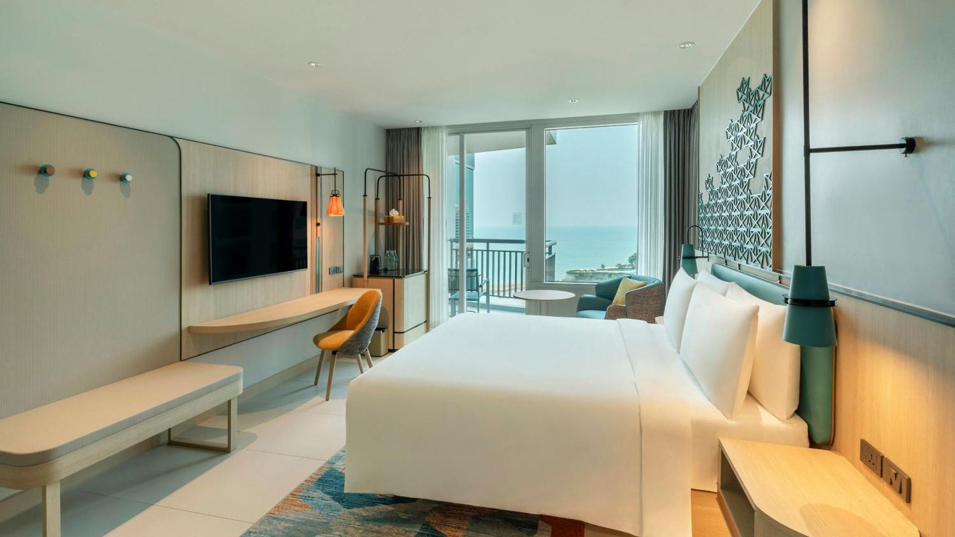 โรงแรมฮอลิเดย์อินน์ พัทยา โรงแรม 5*