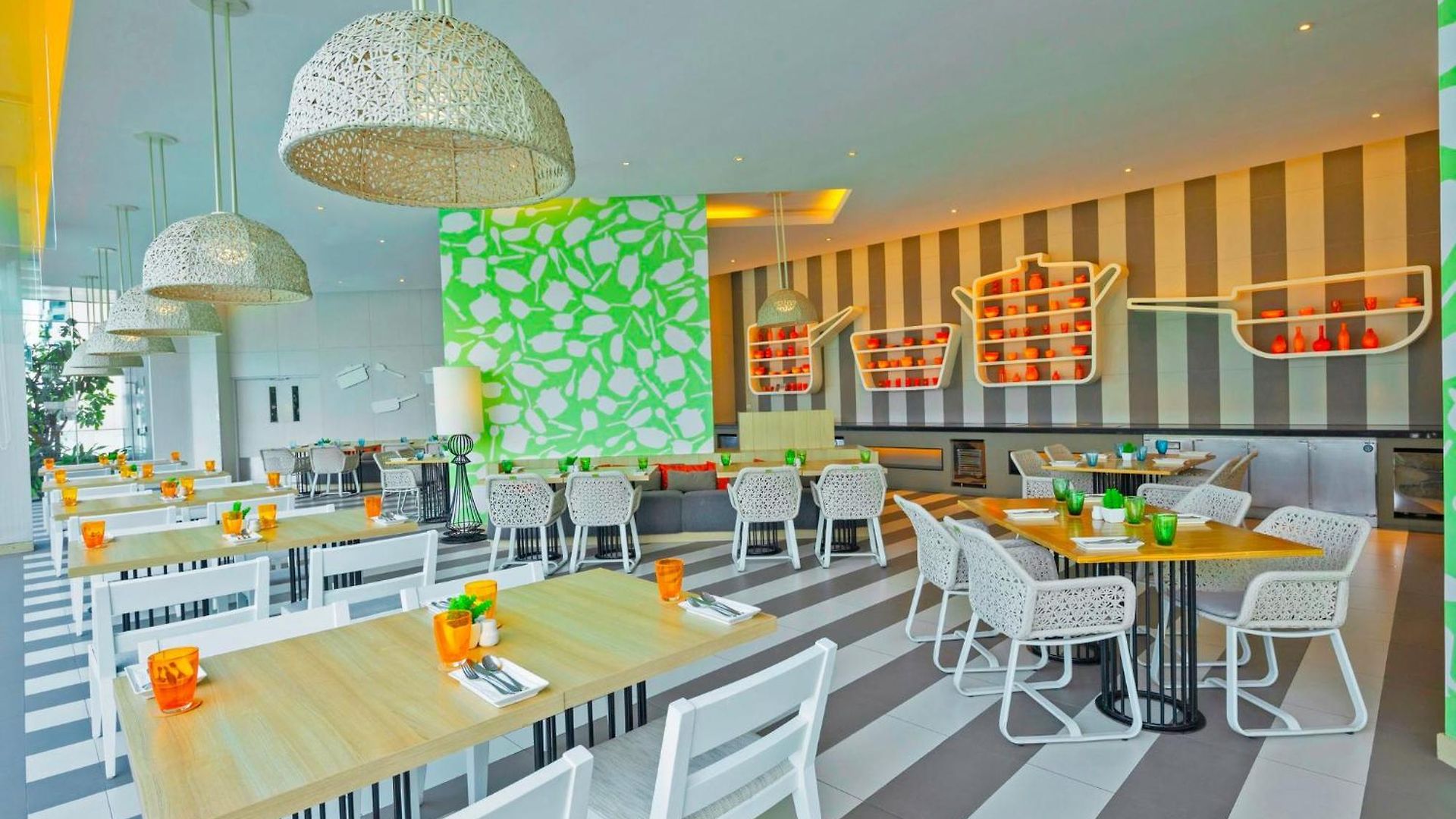 โรงแรมฮอลิเดย์อินน์ พัทยา โรงแรม Pattaya