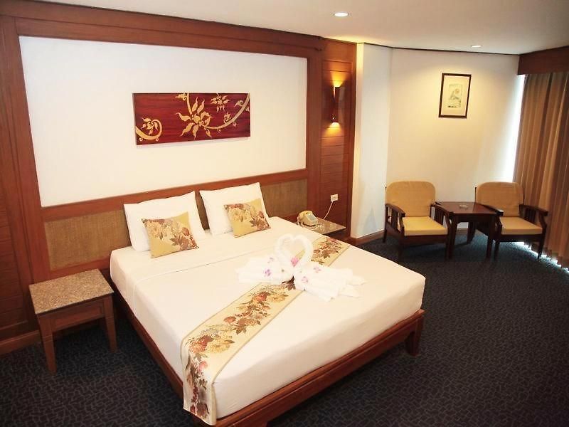 โรงแรม รายัล ทวินส์ พาเลซ 4*