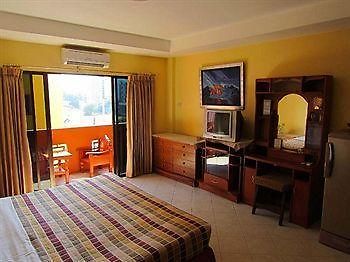 บ้านพัก Robin's Nest & Restaurant Pattaya