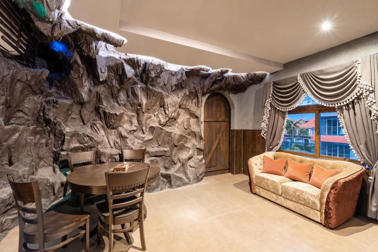 The Castle Pratumnak Hill 6 Bedroom