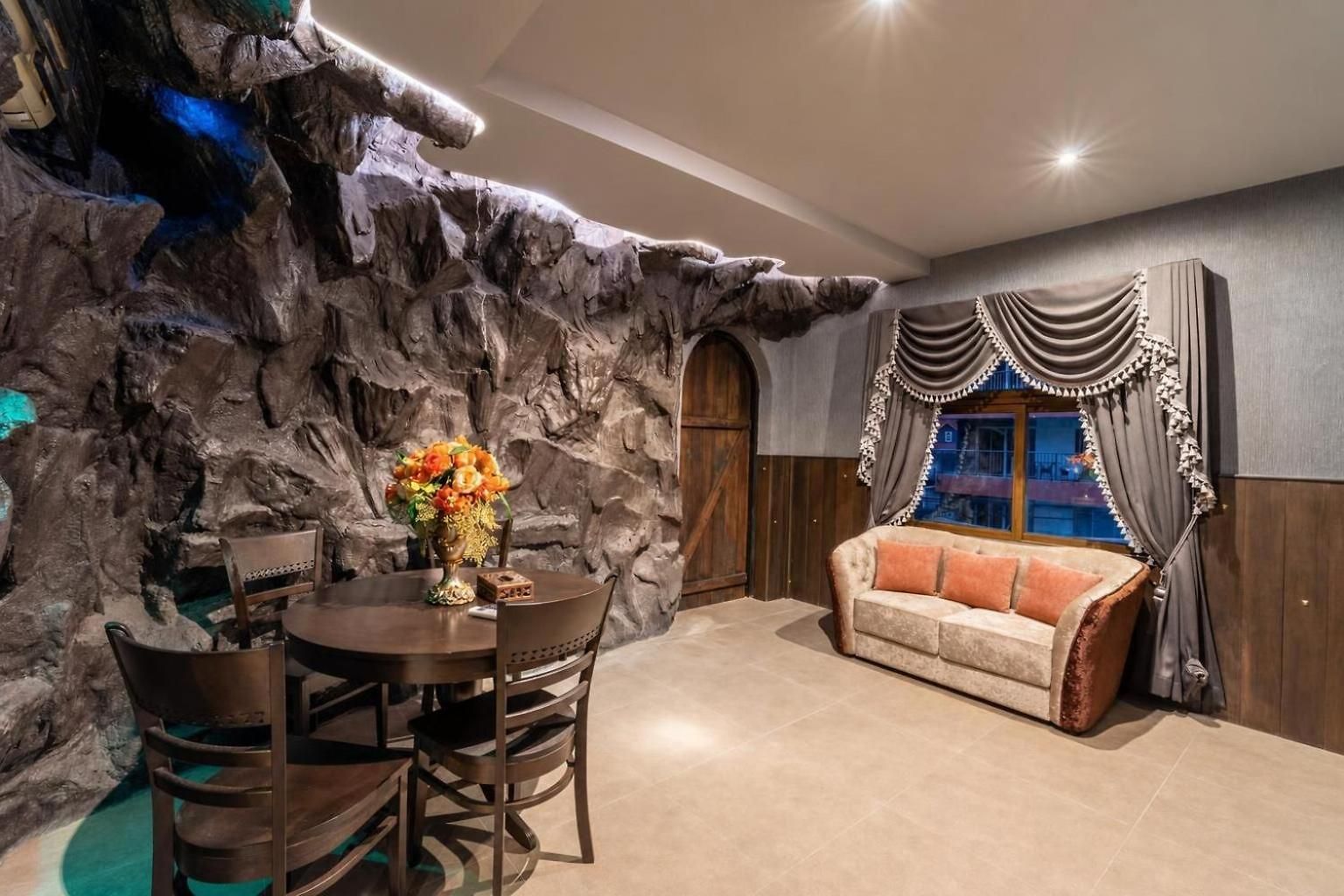 The Castle Pratumnak Hill 6 Bedroom Apartment Pattaya
