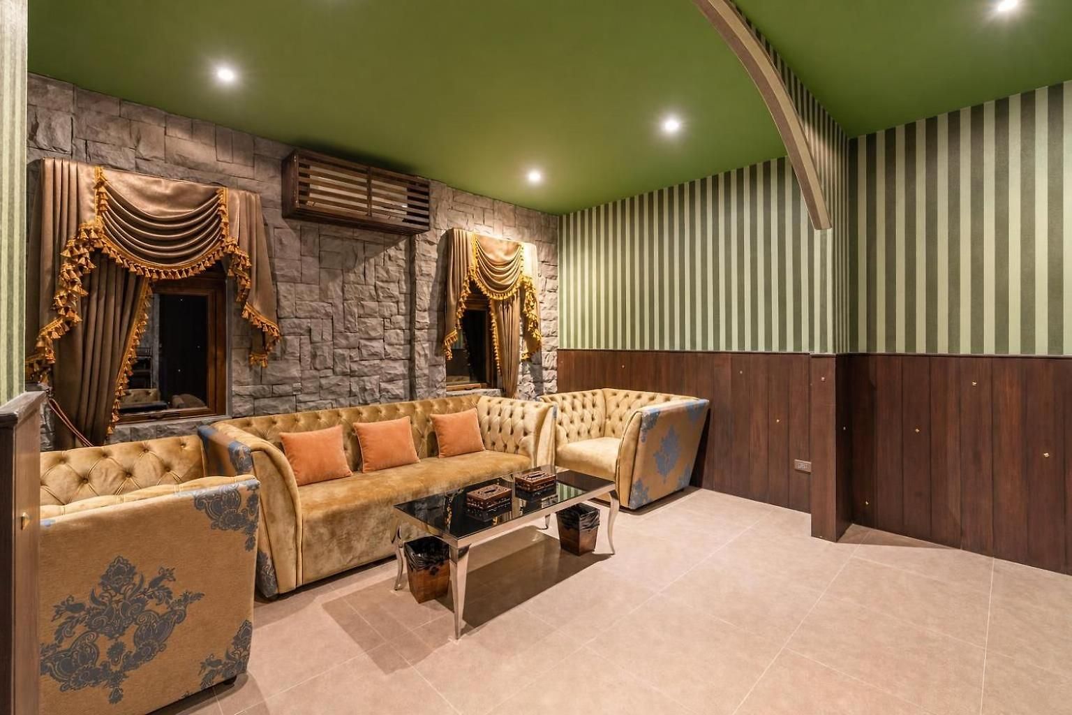 The Castle Pratumnak Hill 6 Bedroom Apartment *