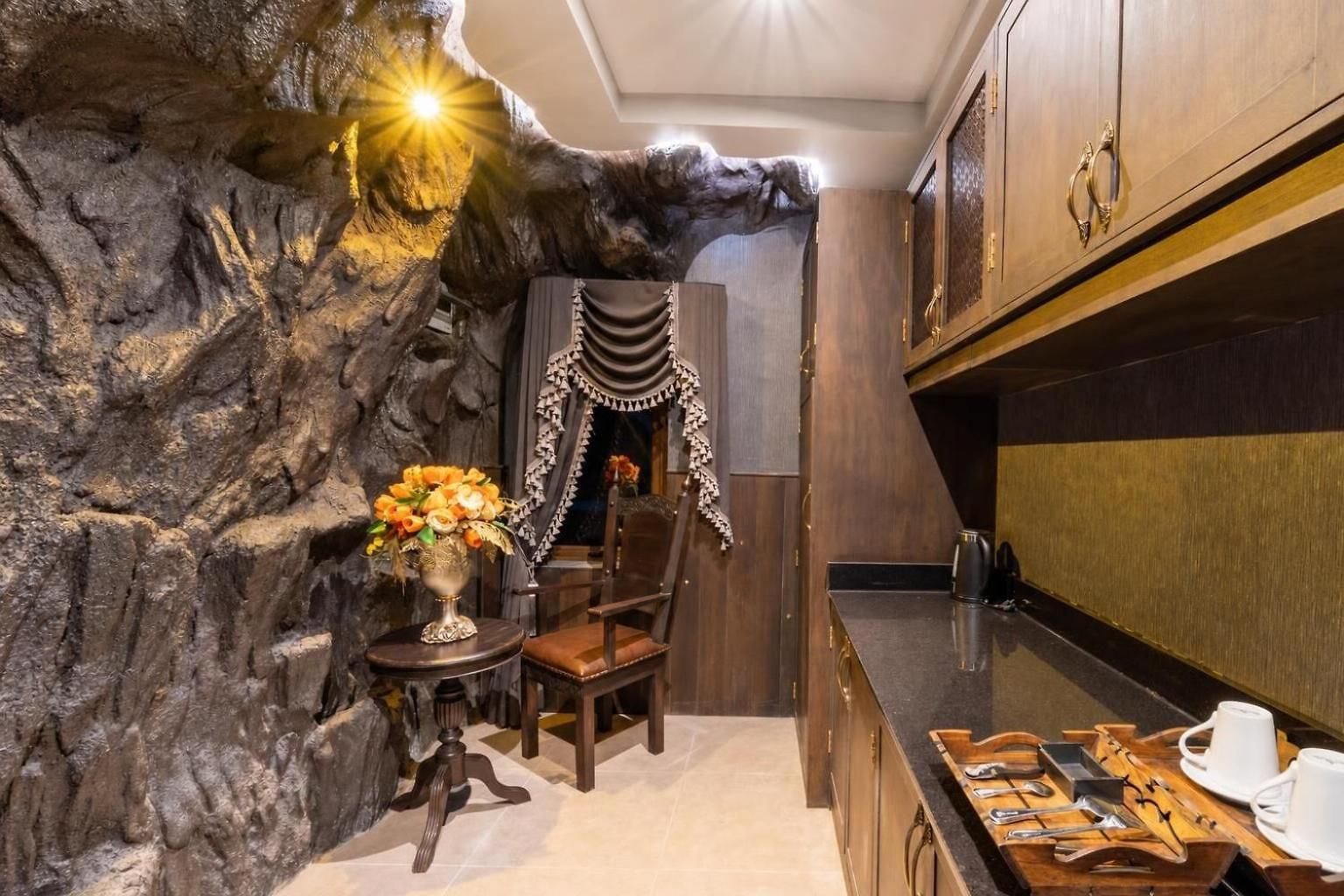 The Castle Pratumnak Hill 6 Bedroom Apartment Pattaya